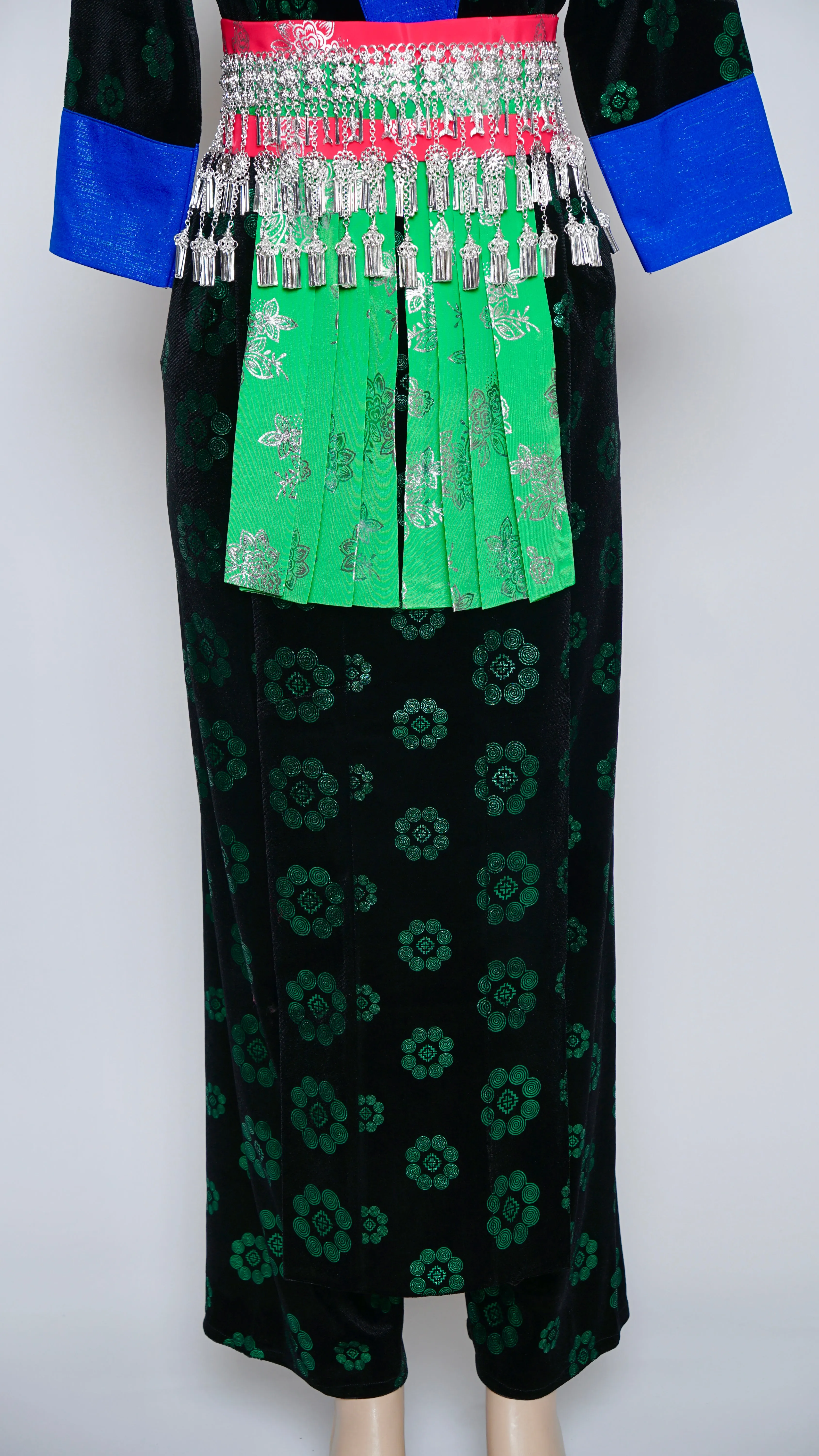 Hmong Xeev Qwj Green Velvet (36")