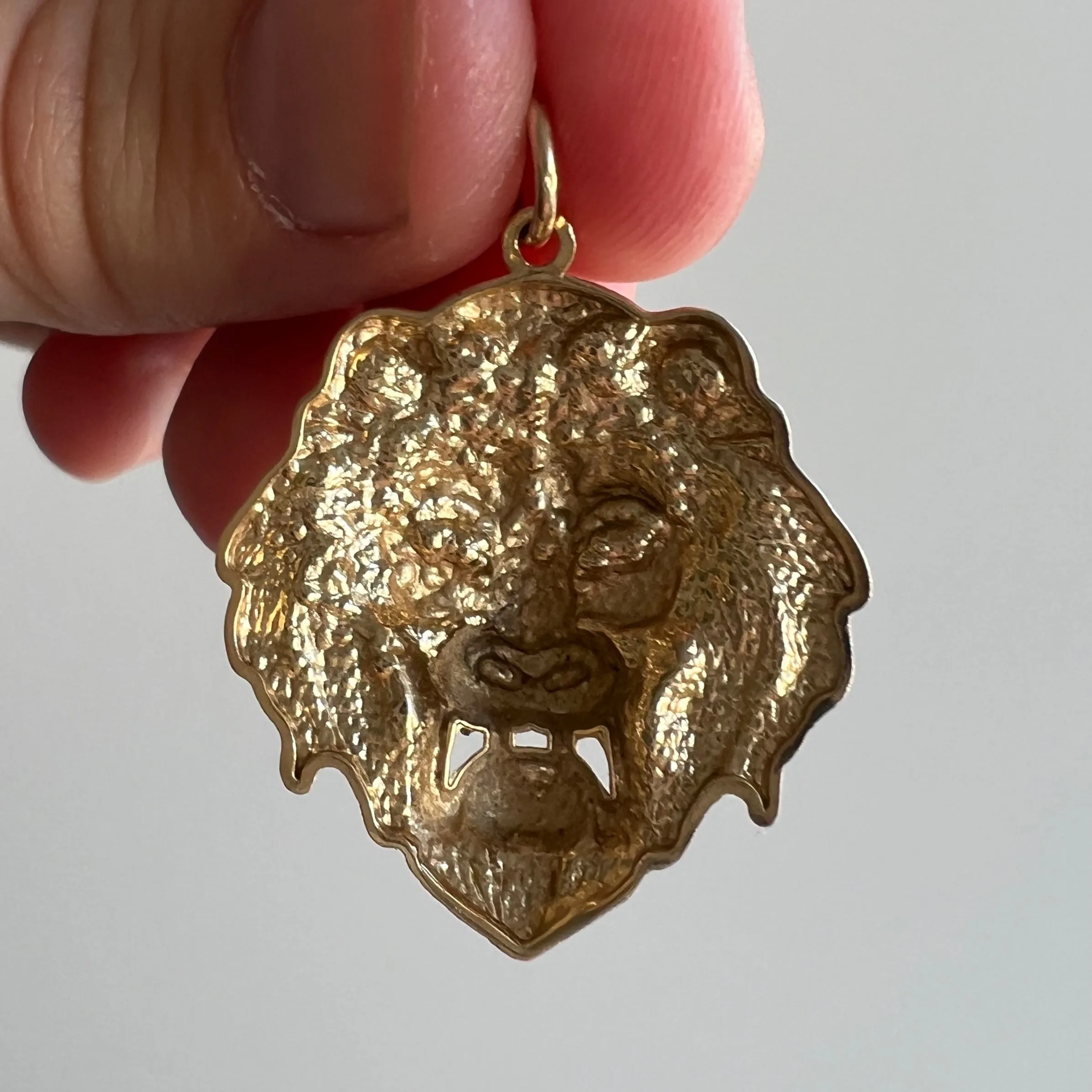 P R E - L O V E D // cowardly lion / solid 10k yellow gold lion face pendant