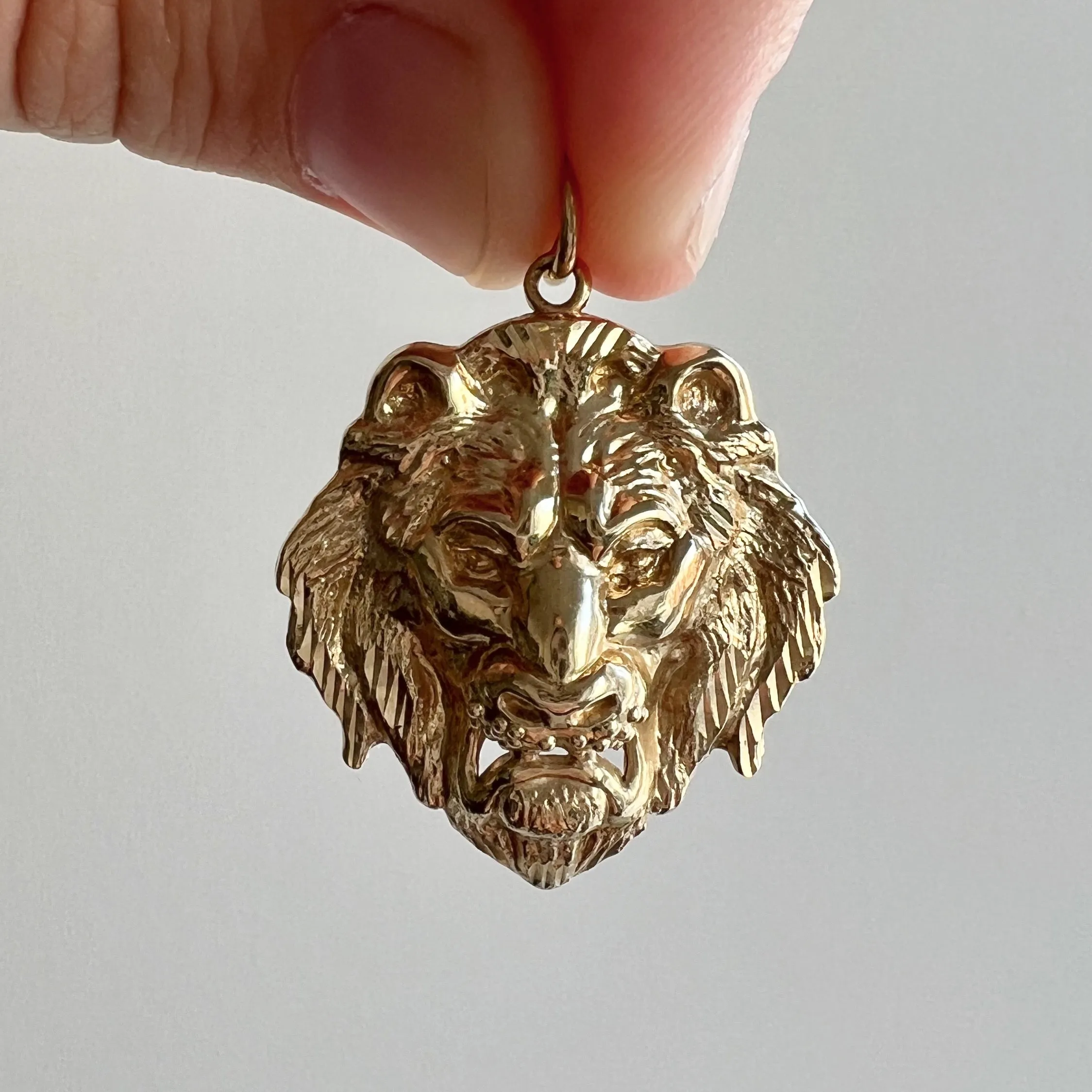 P R E - L O V E D // cowardly lion / solid 10k yellow gold lion face pendant